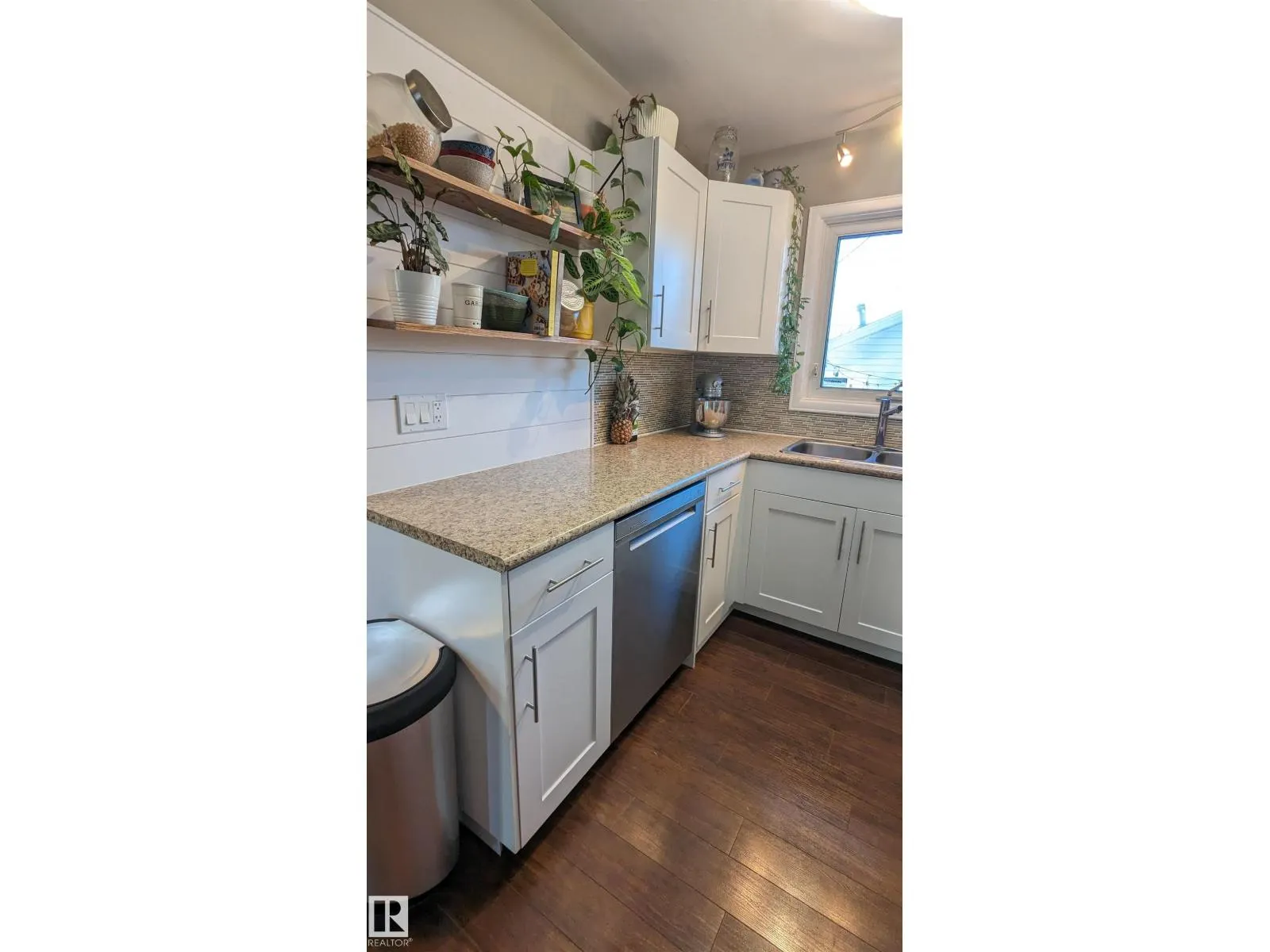 6519 104A ST NW