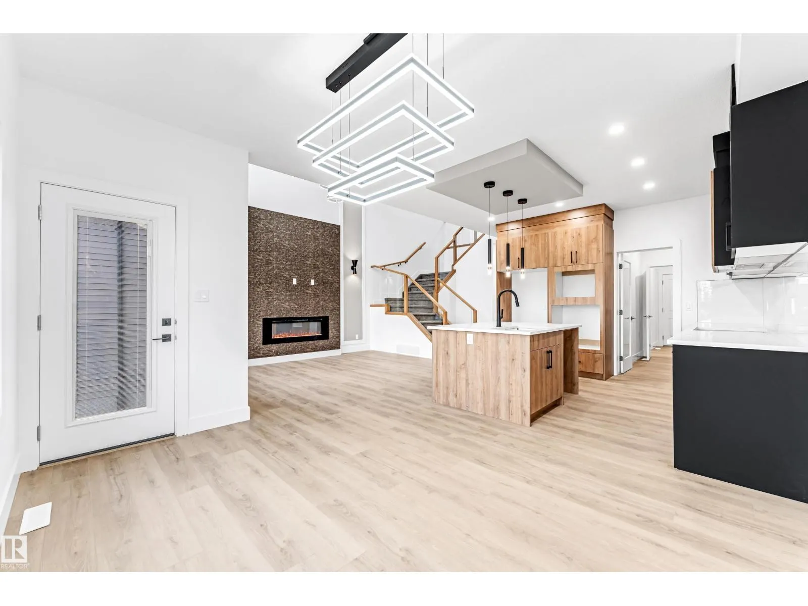 4731 168 AV NW