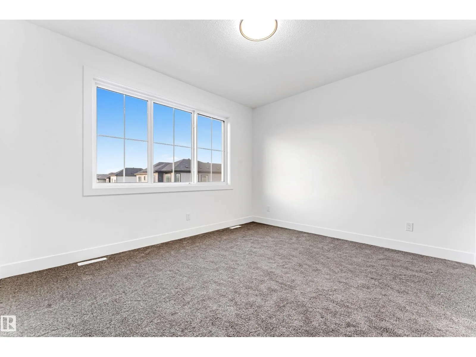 4731 168 AV NW
