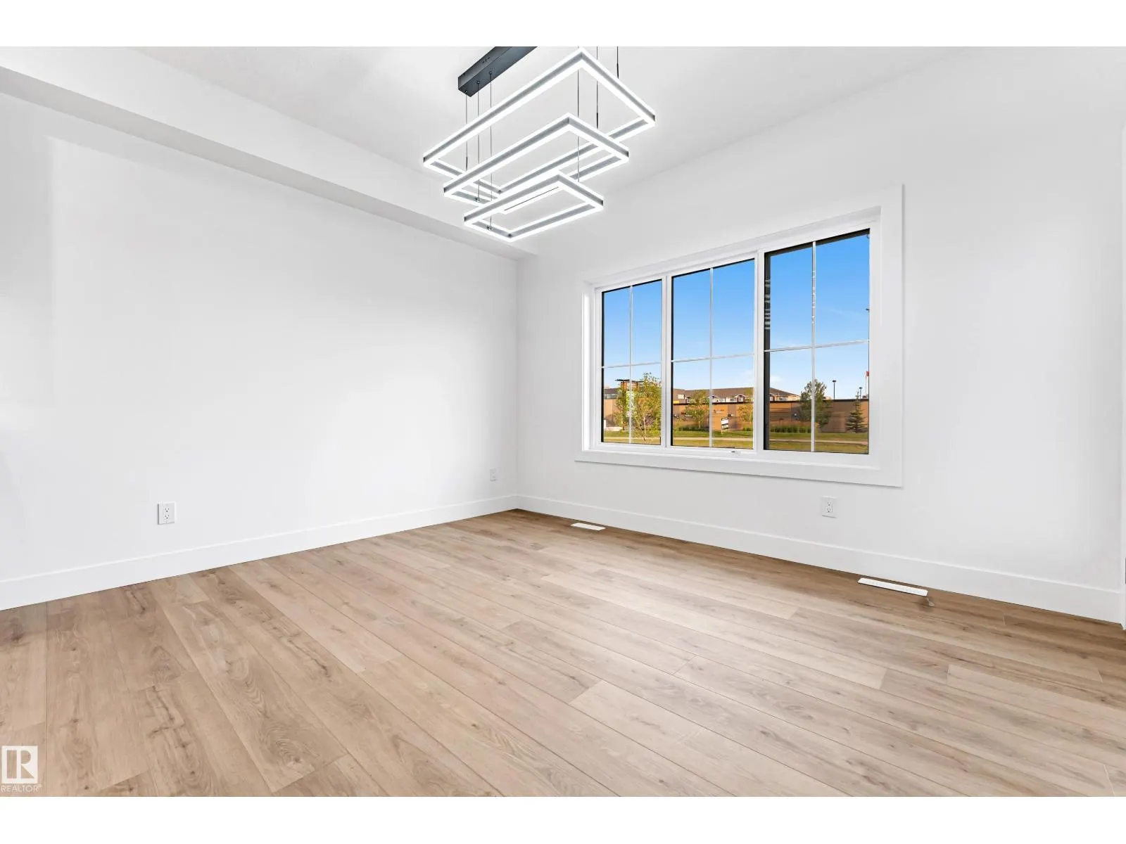 4731 168 AV NW