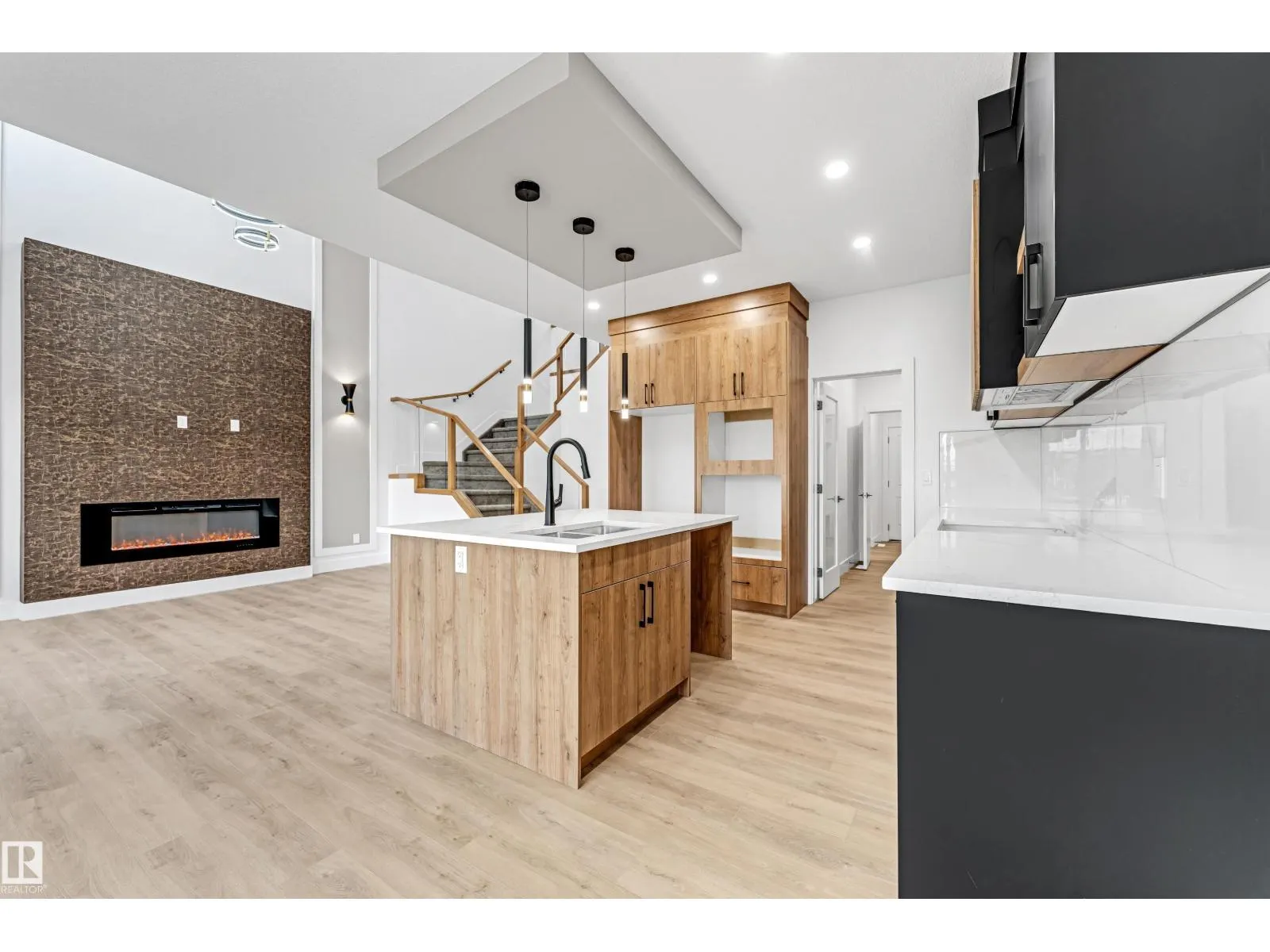 4731 168 AV NW