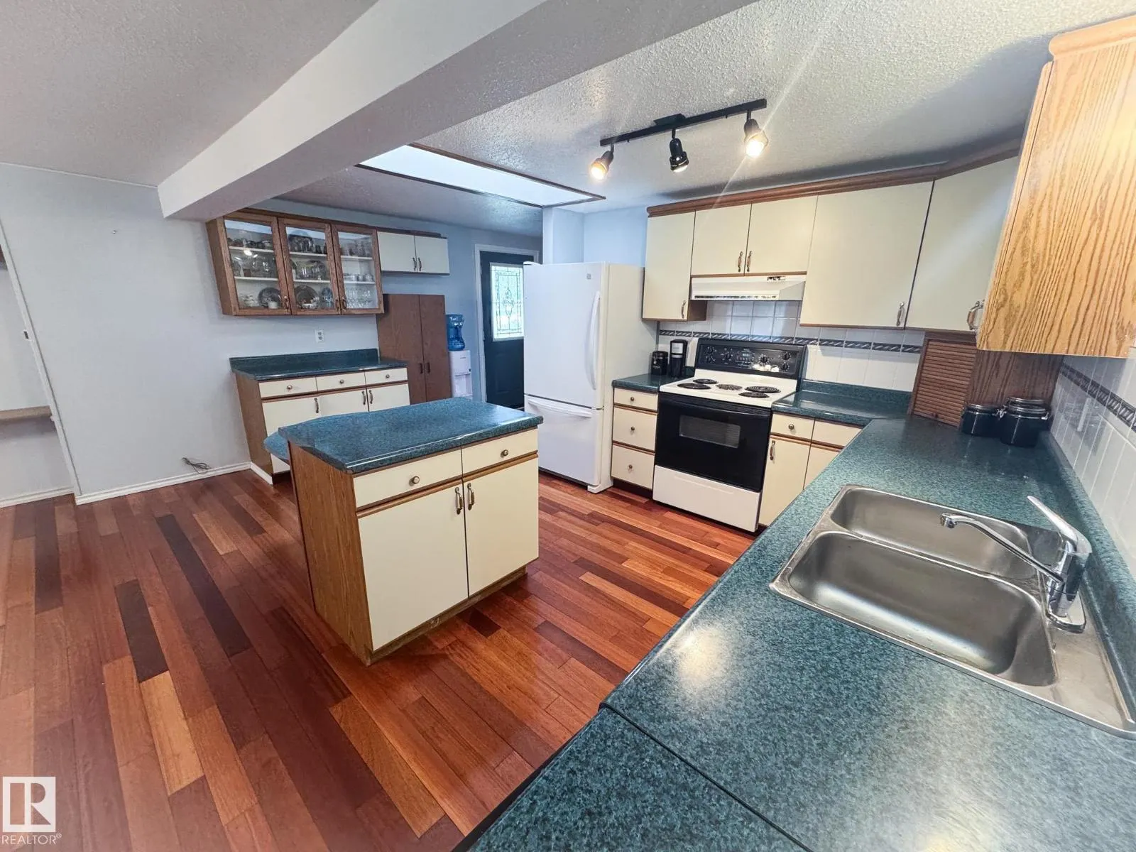 27 Auttreaux DR