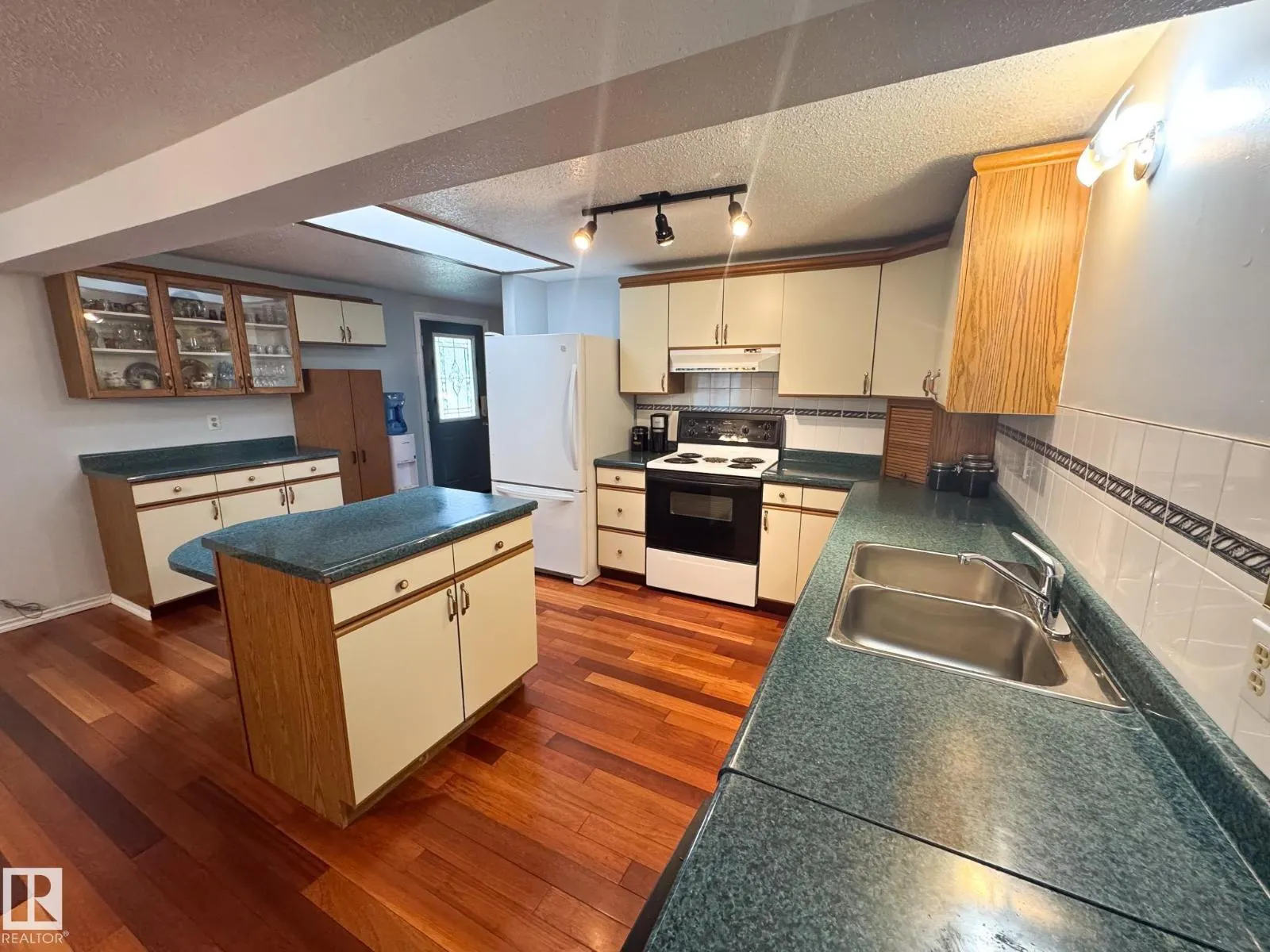 27 Auttreaux DR