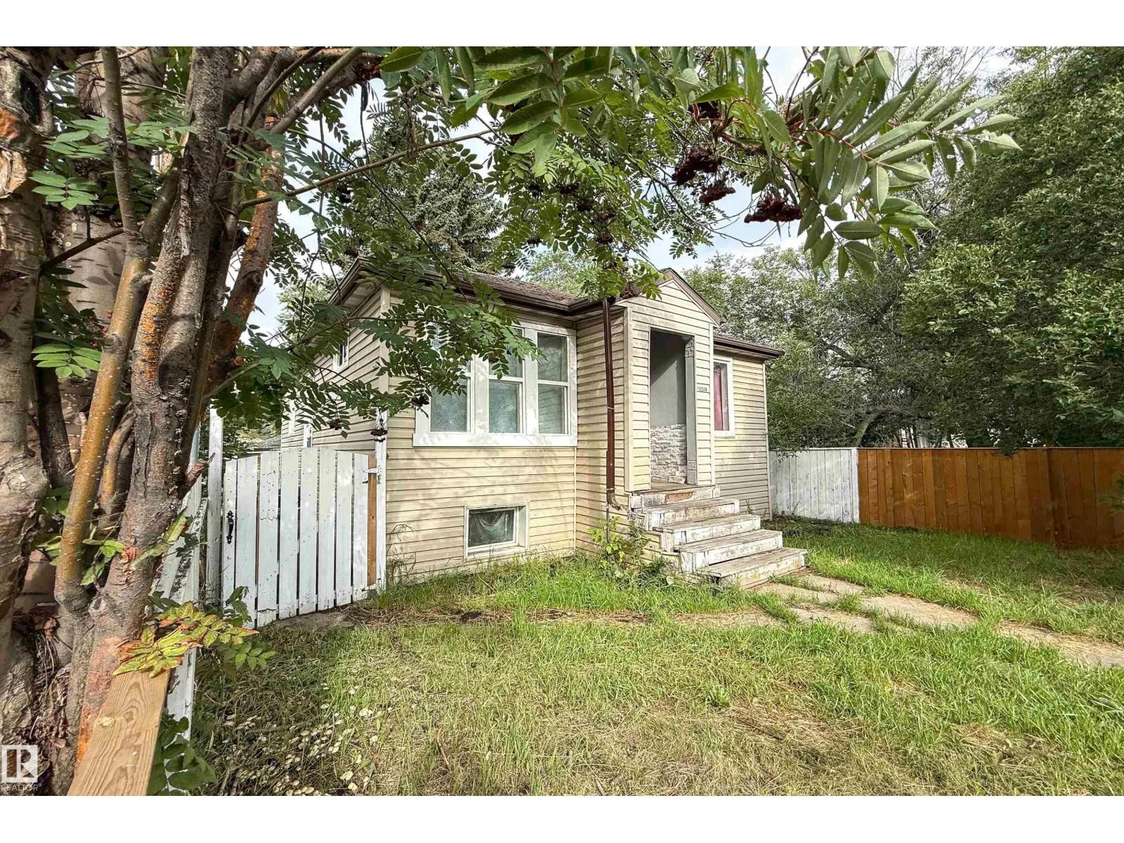 12338 82 ST NW
