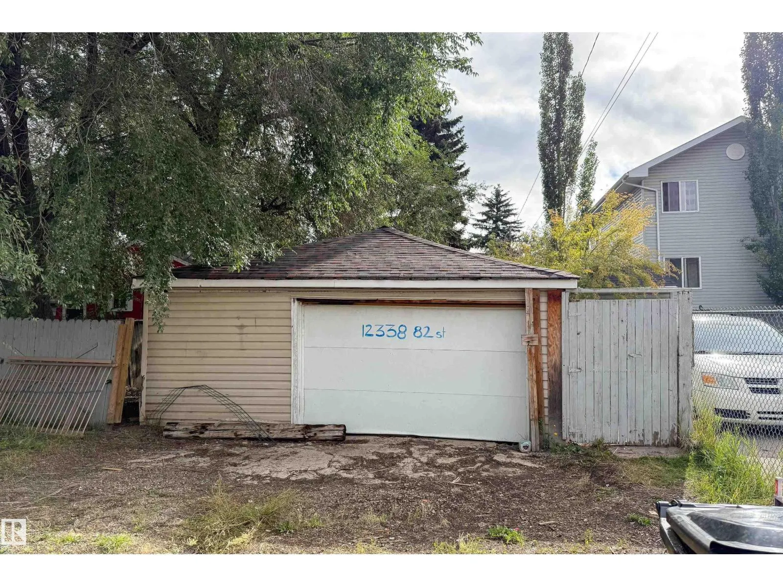 12338 82 ST NW