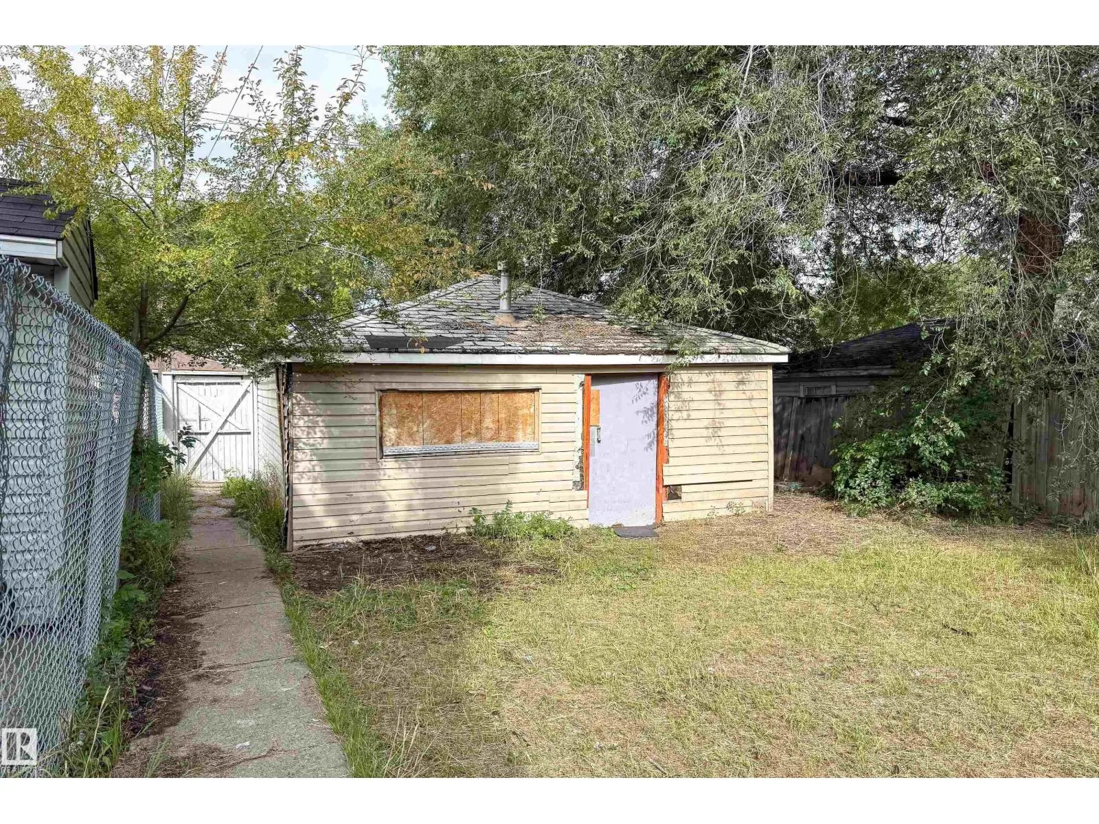 12338 82 ST NW
