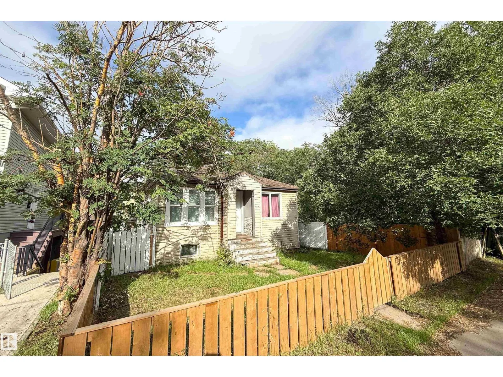 12338 82 ST NW