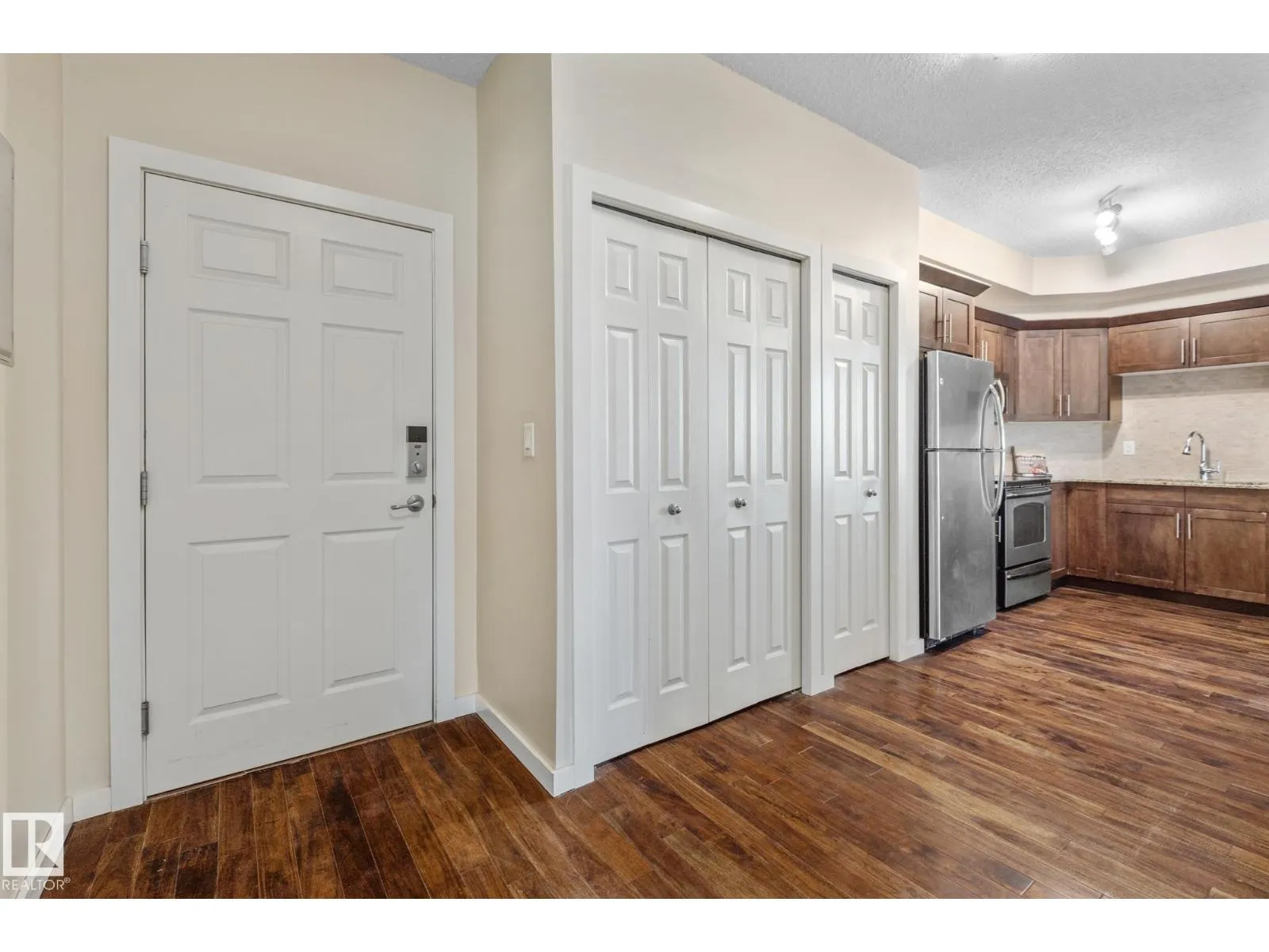 #402 10524 77 AV NW