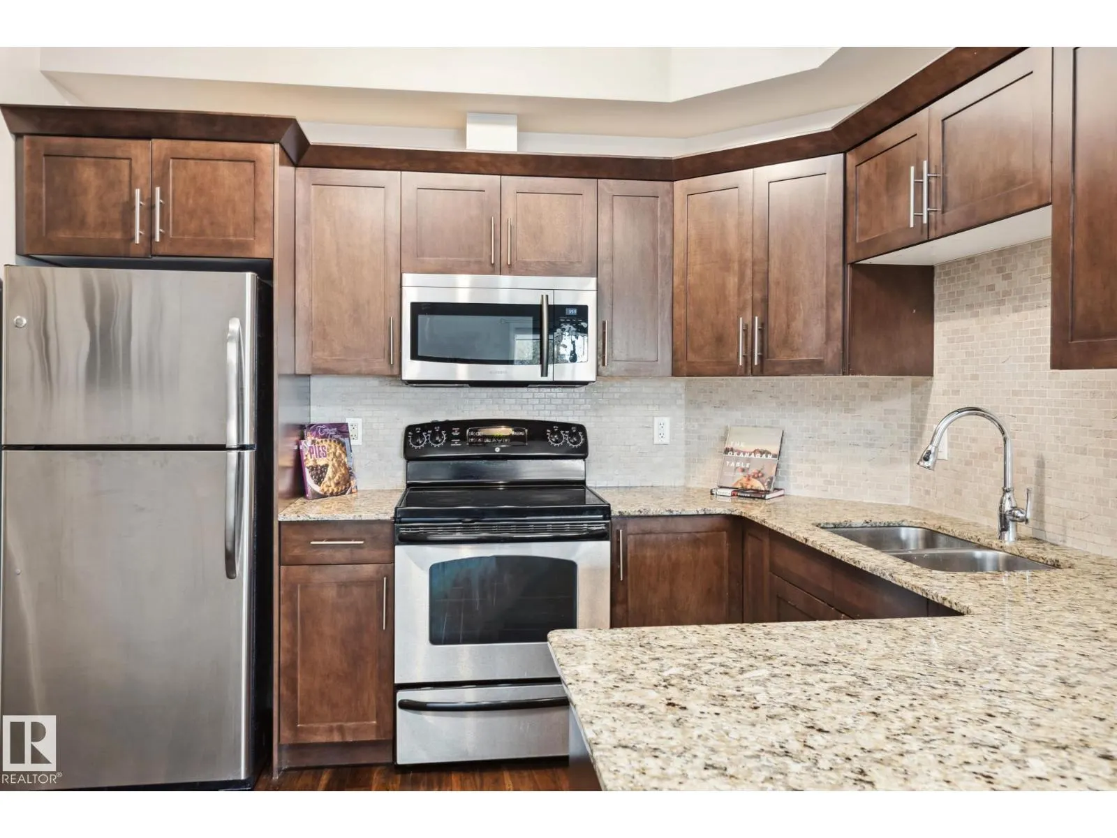#402 10524 77 AV NW