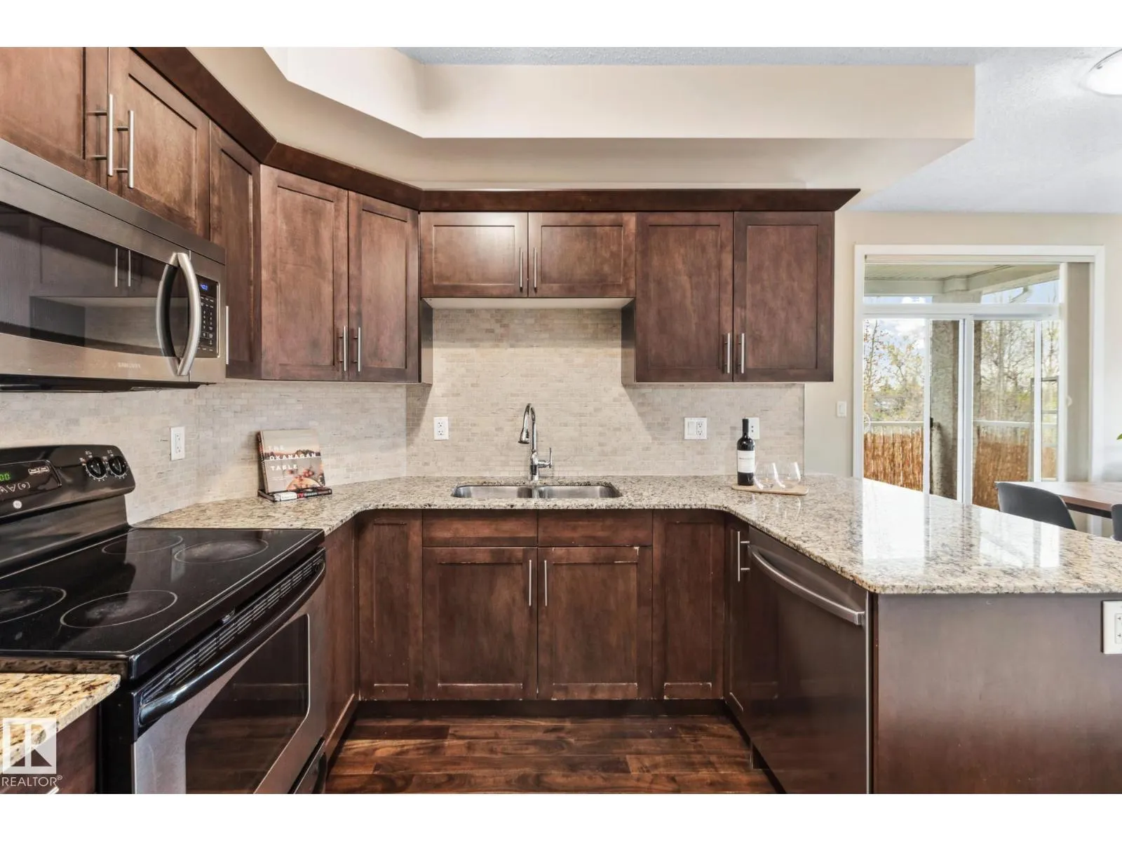 #402 10524 77 AV NW