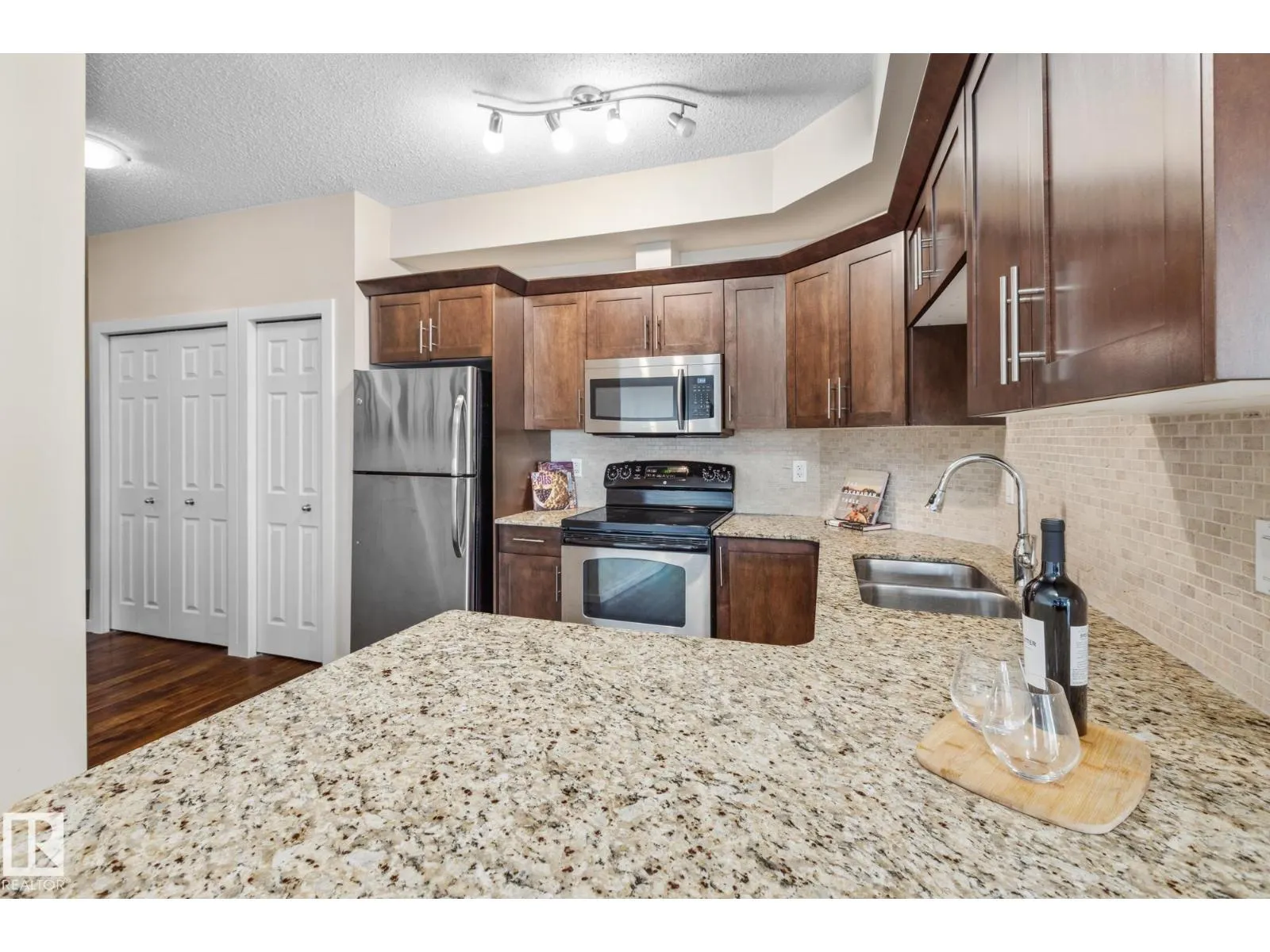 #402 10524 77 AV NW