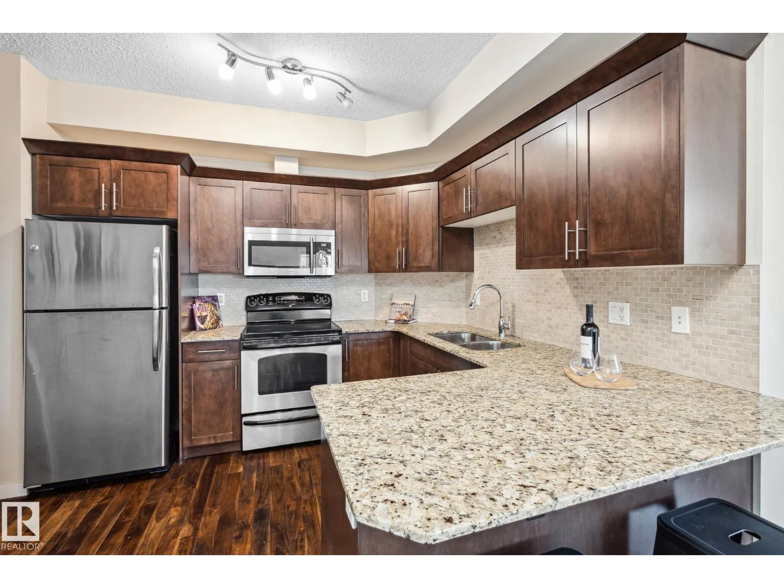 #402 10524 77 AV NW