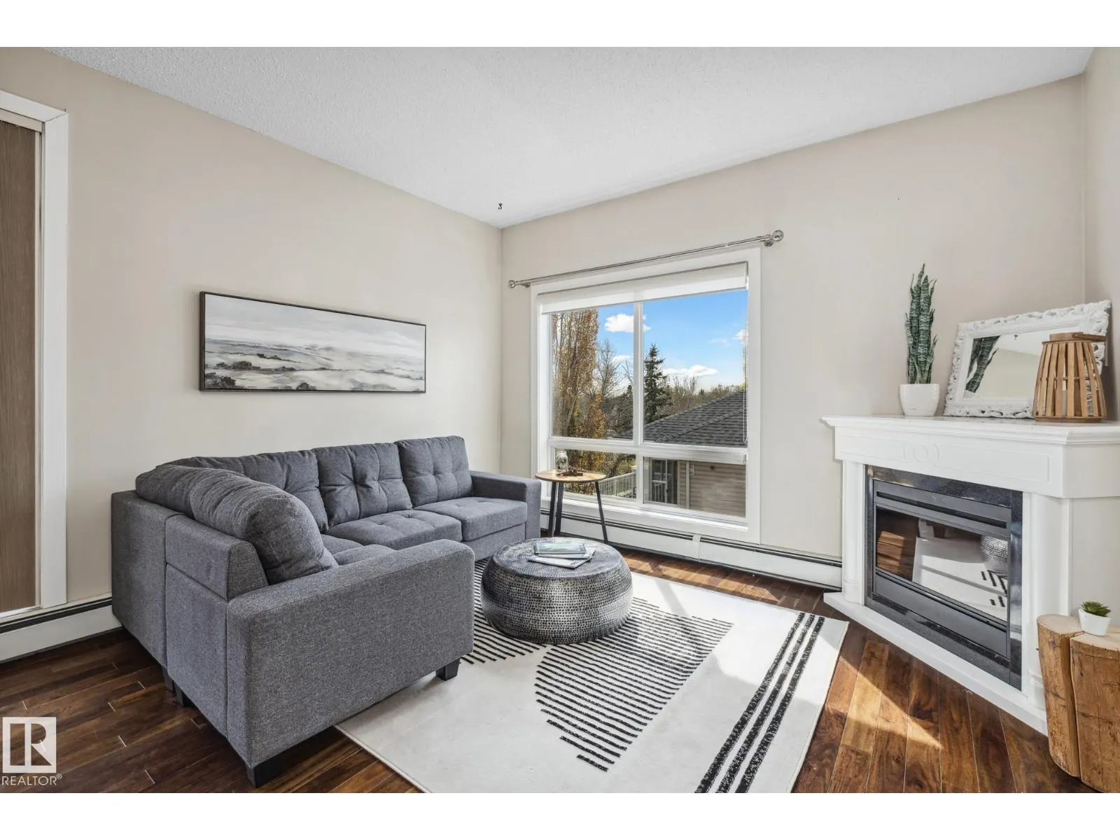 #402 10524 77 AV NW