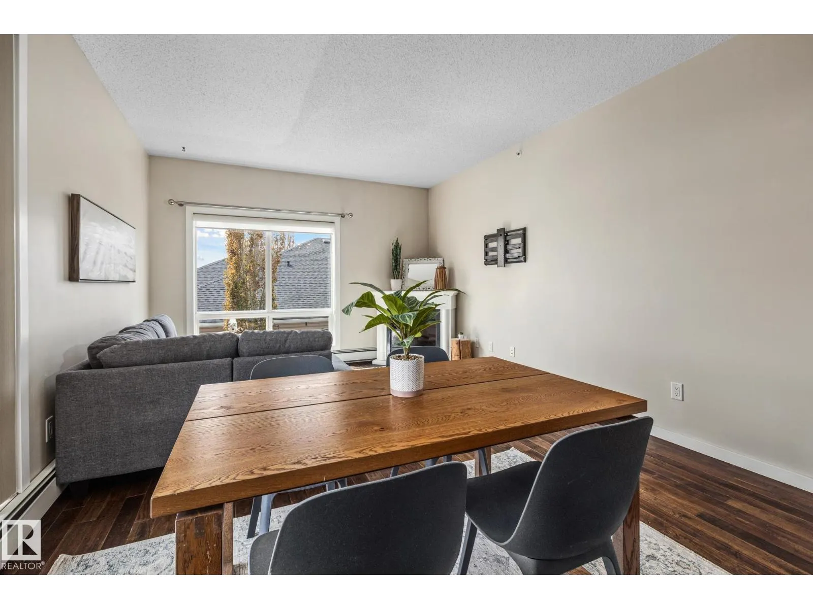 #402 10524 77 AV NW