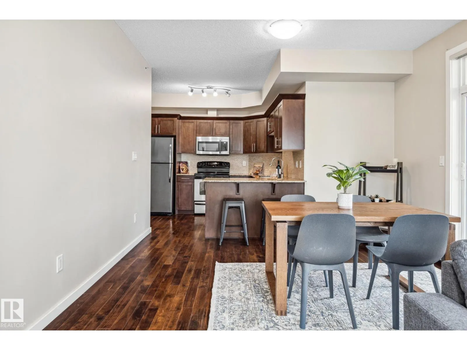 #402 10524 77 AV NW