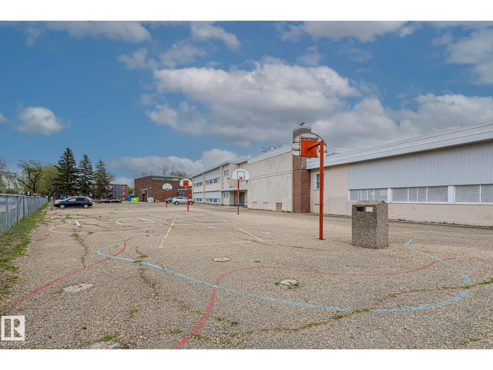 #402 10524 77 AV NW