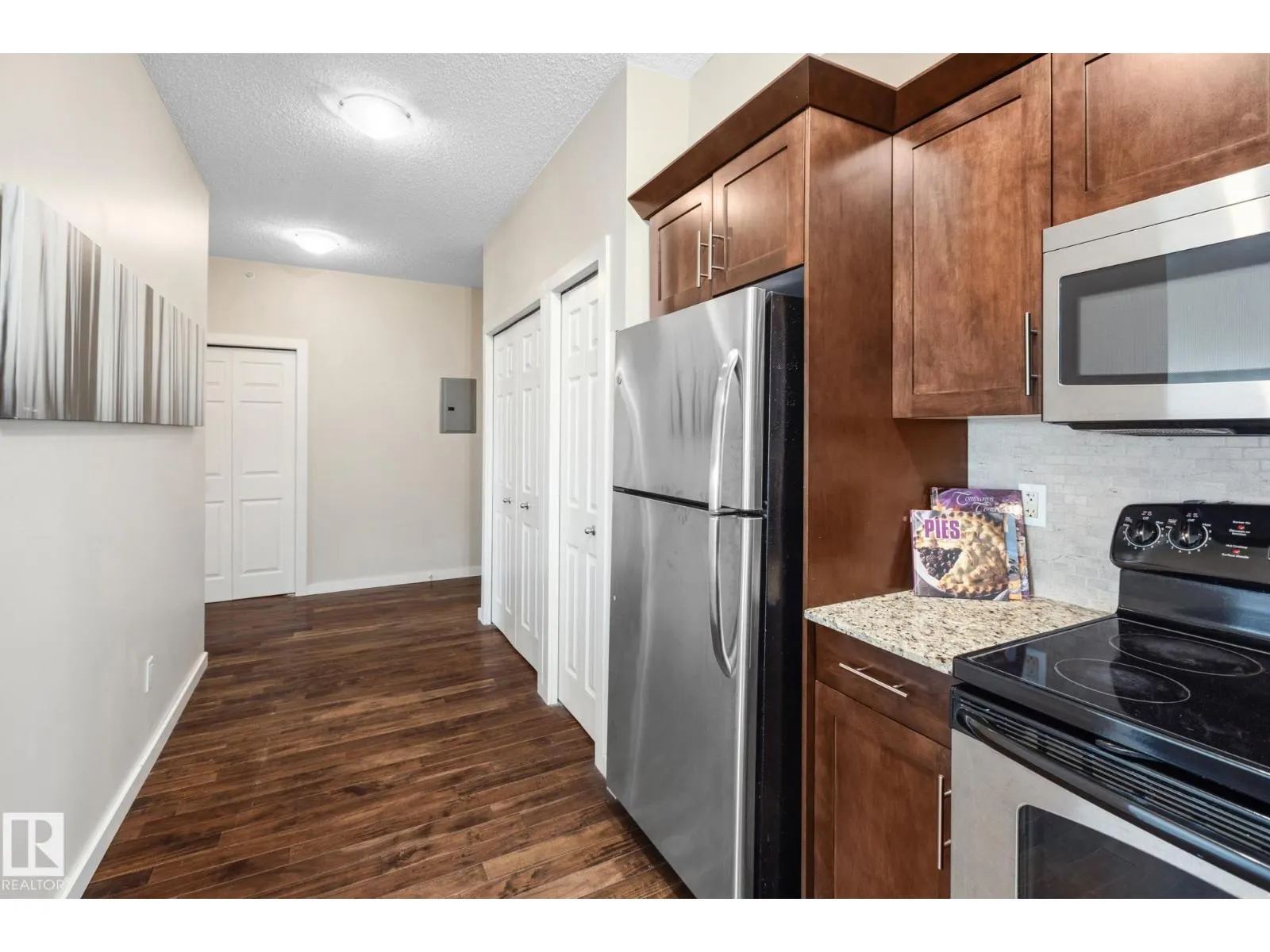 #402 10524 77 AV NW