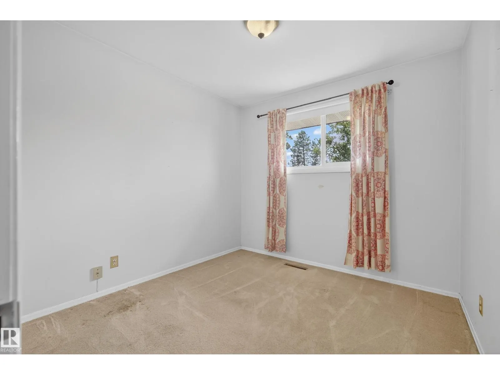 8016 131A AV NW