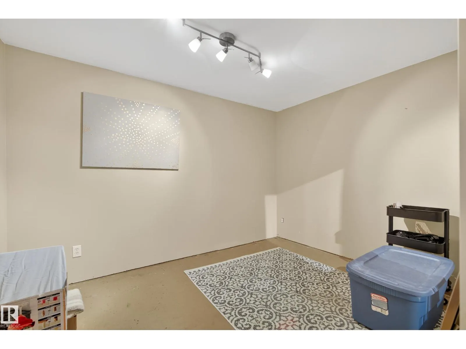 8016 131A AV NW