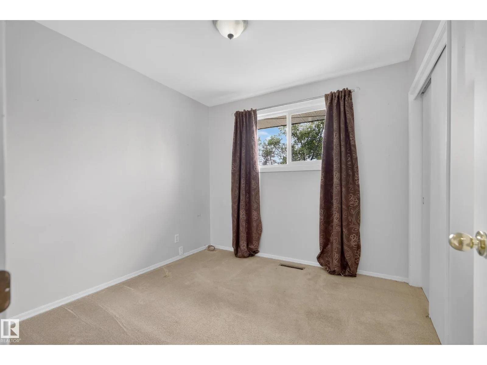 8016 131A AV NW