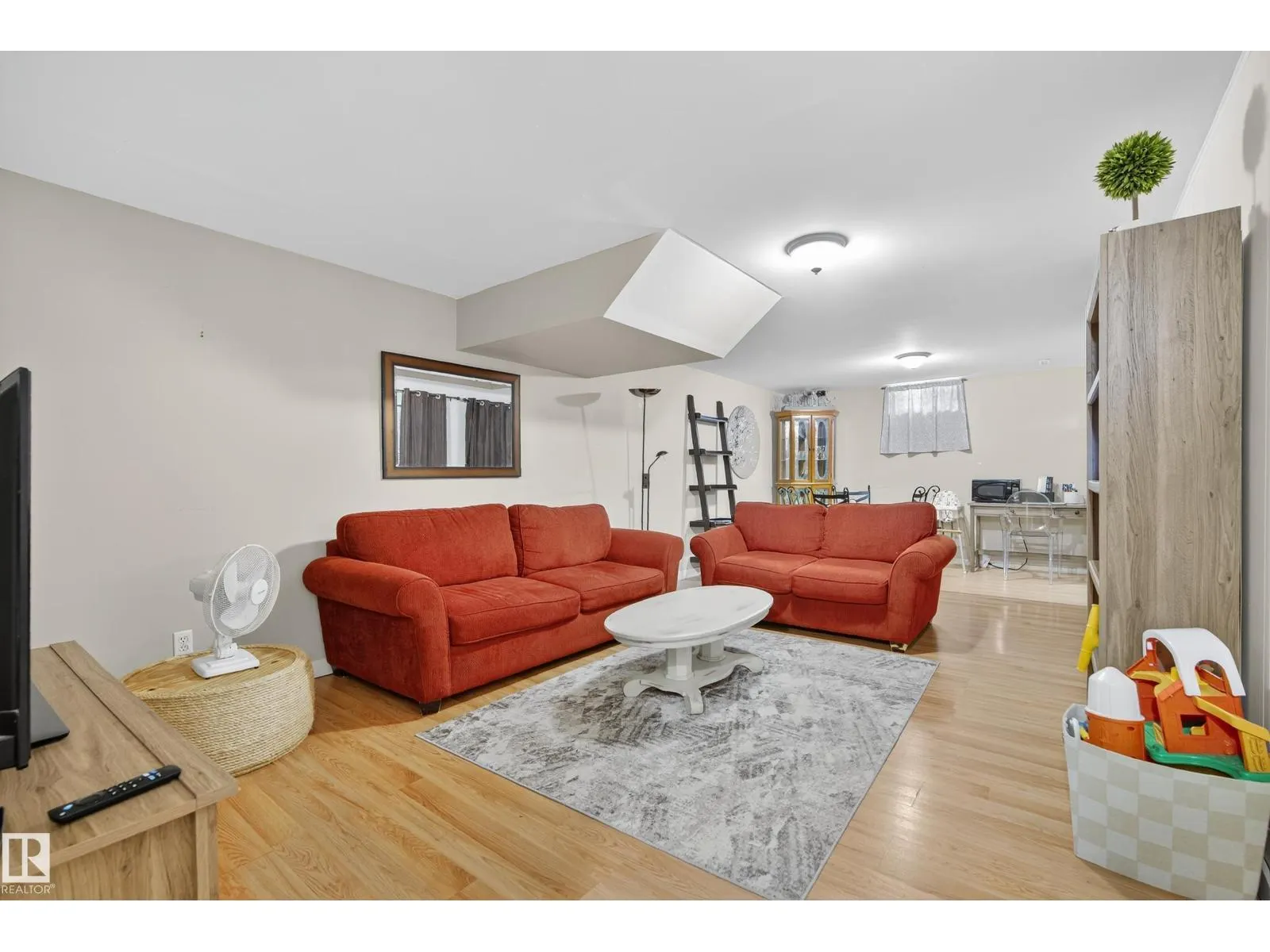 8016 131A AV NW