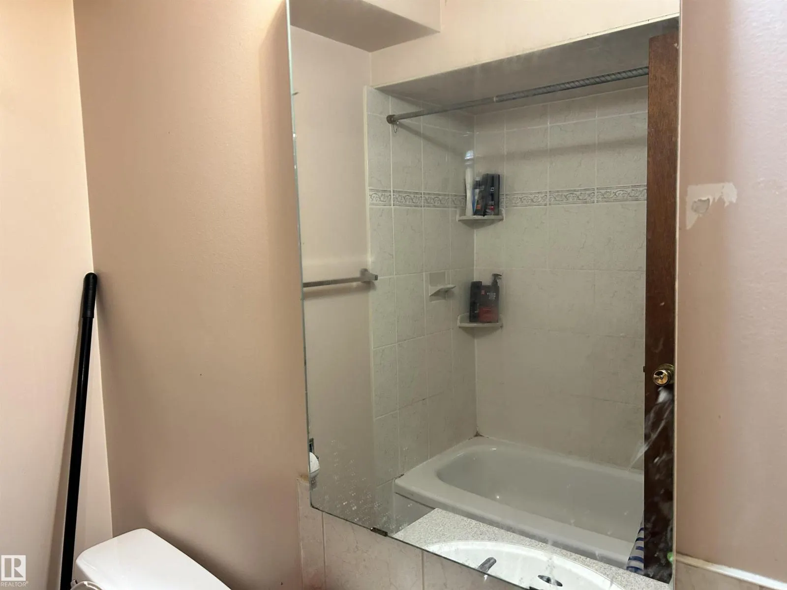 4904 19 AV NW