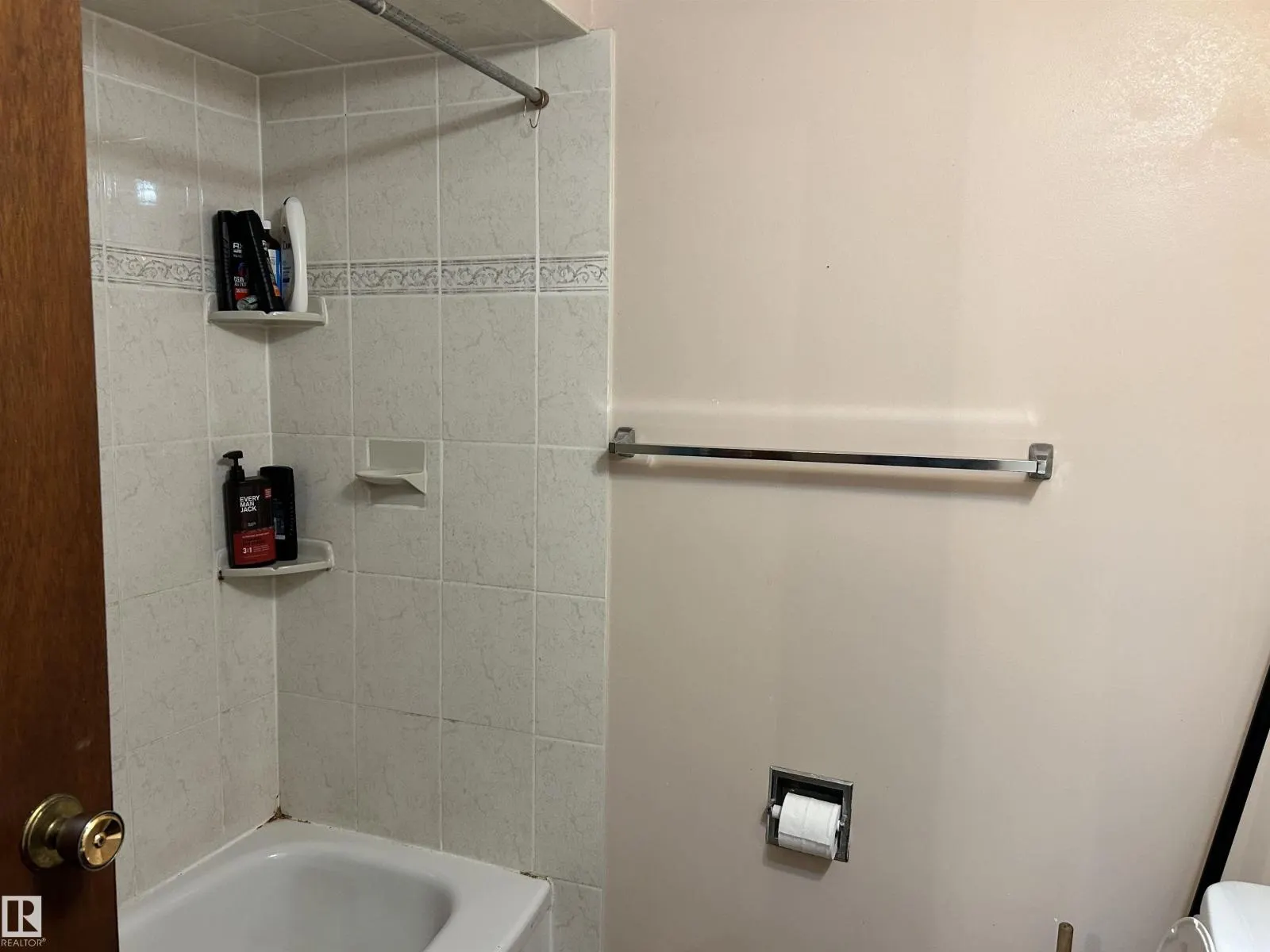 4904 19 AV NW