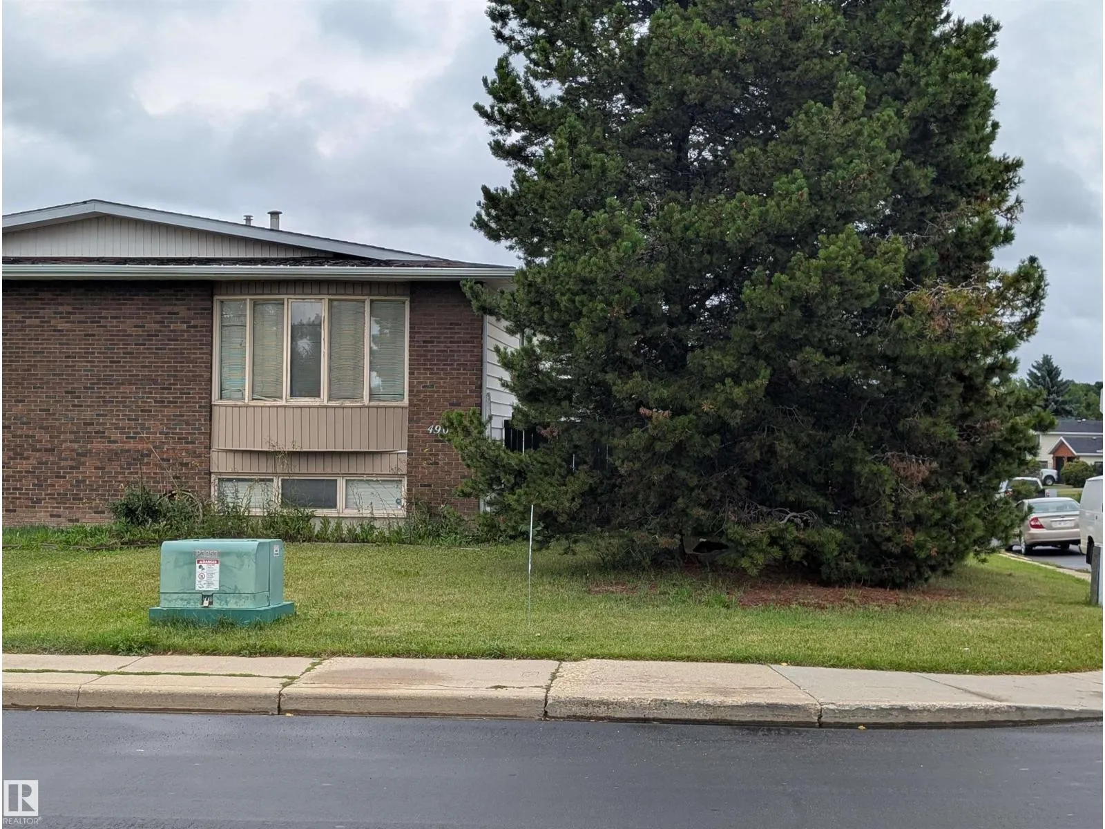 4904 19 AV NW