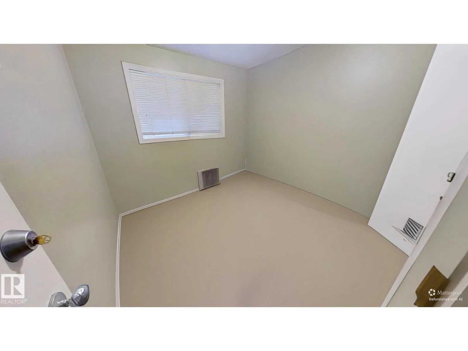 4904 19 AV NW