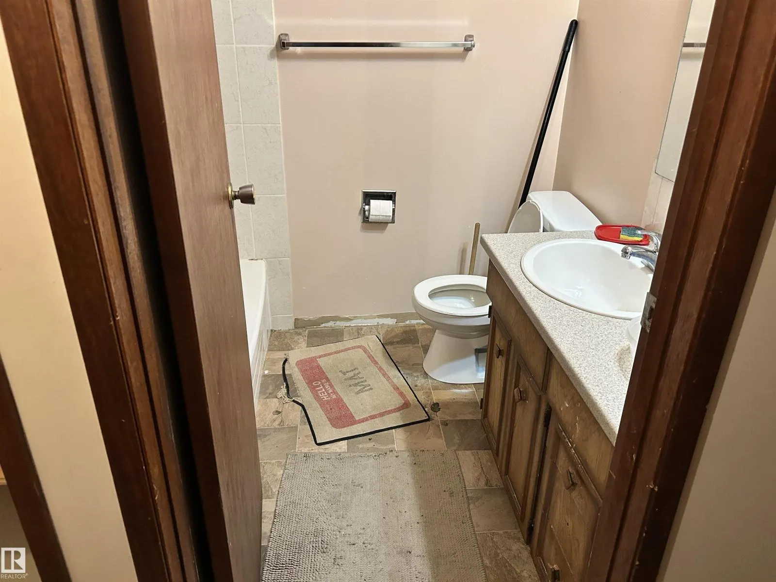 4904 19 AV NW