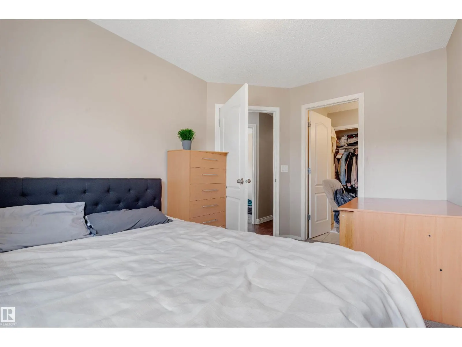 12957 - 12959 117 ST NW