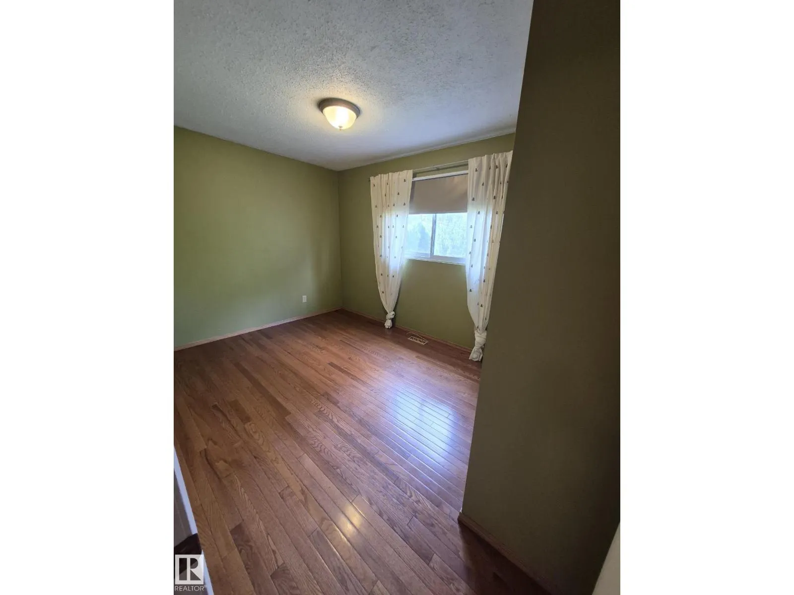 35 LIVINGSTONE CR