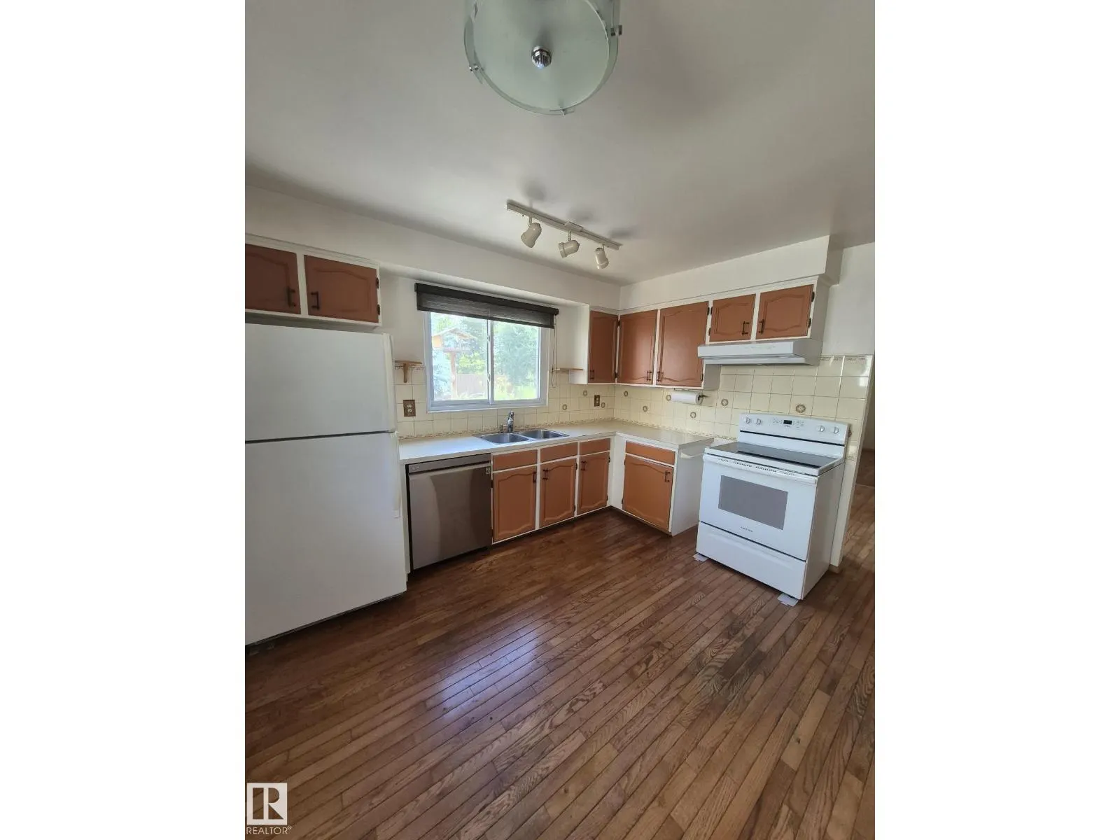 35 LIVINGSTONE CR