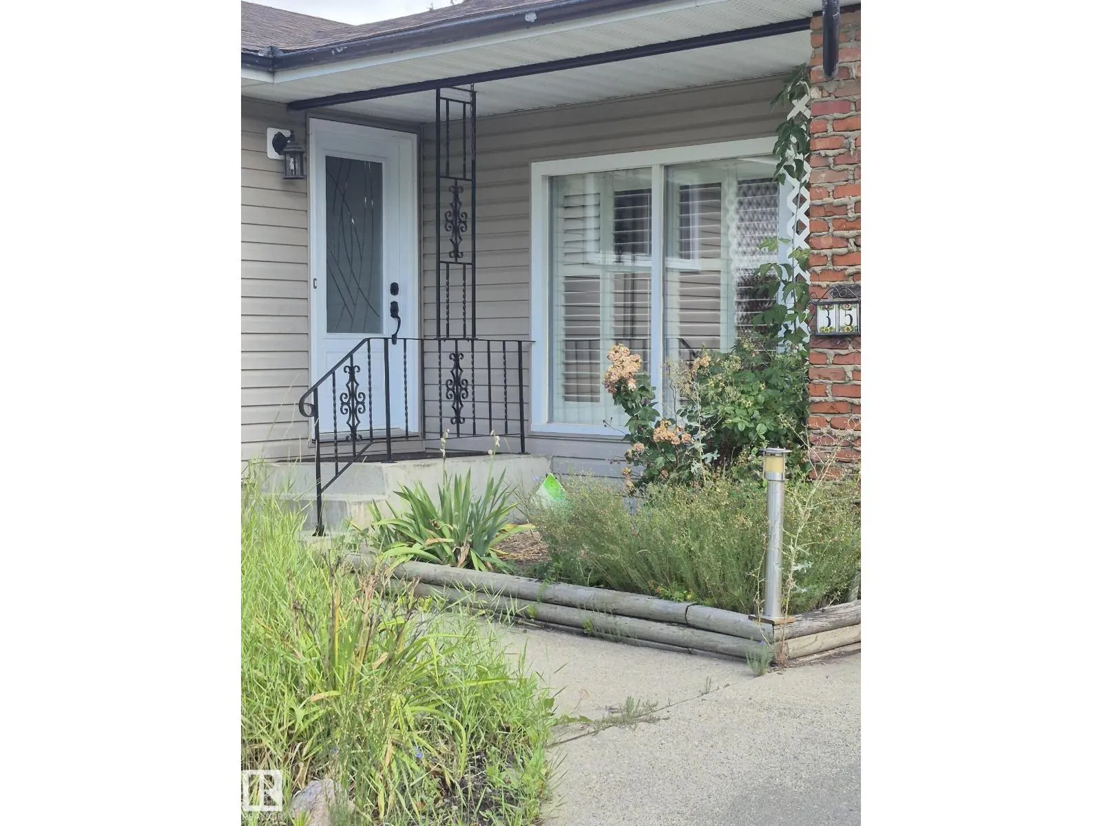 35 LIVINGSTONE CR