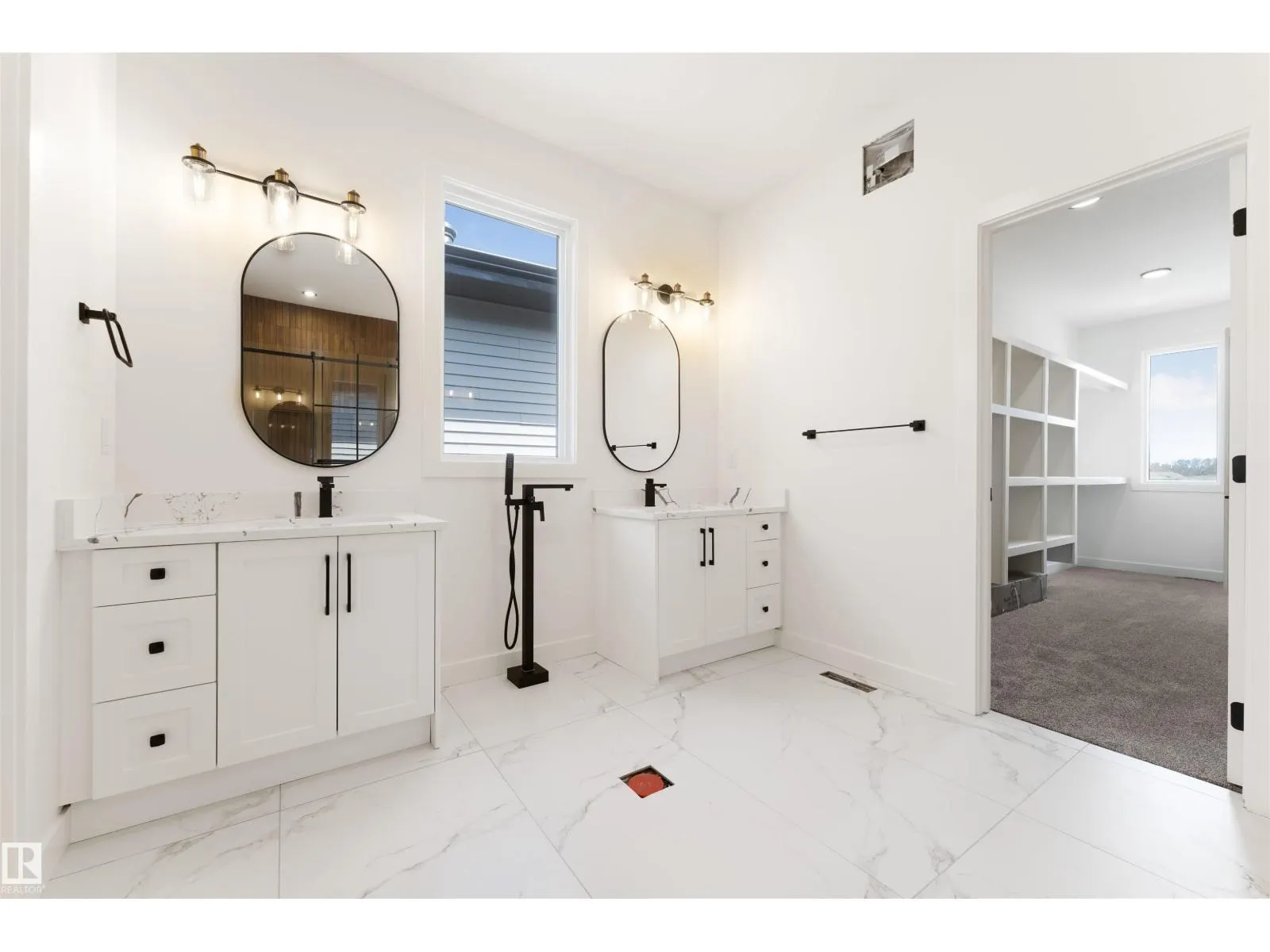 48 GRASSVIEW CR