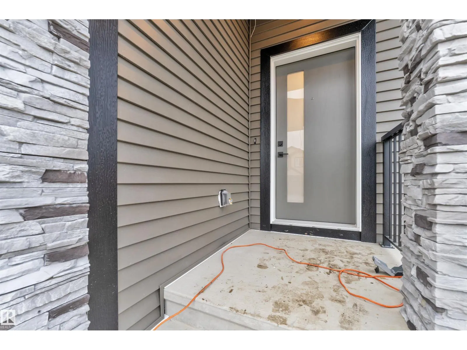 27 ELDRIDGE PT