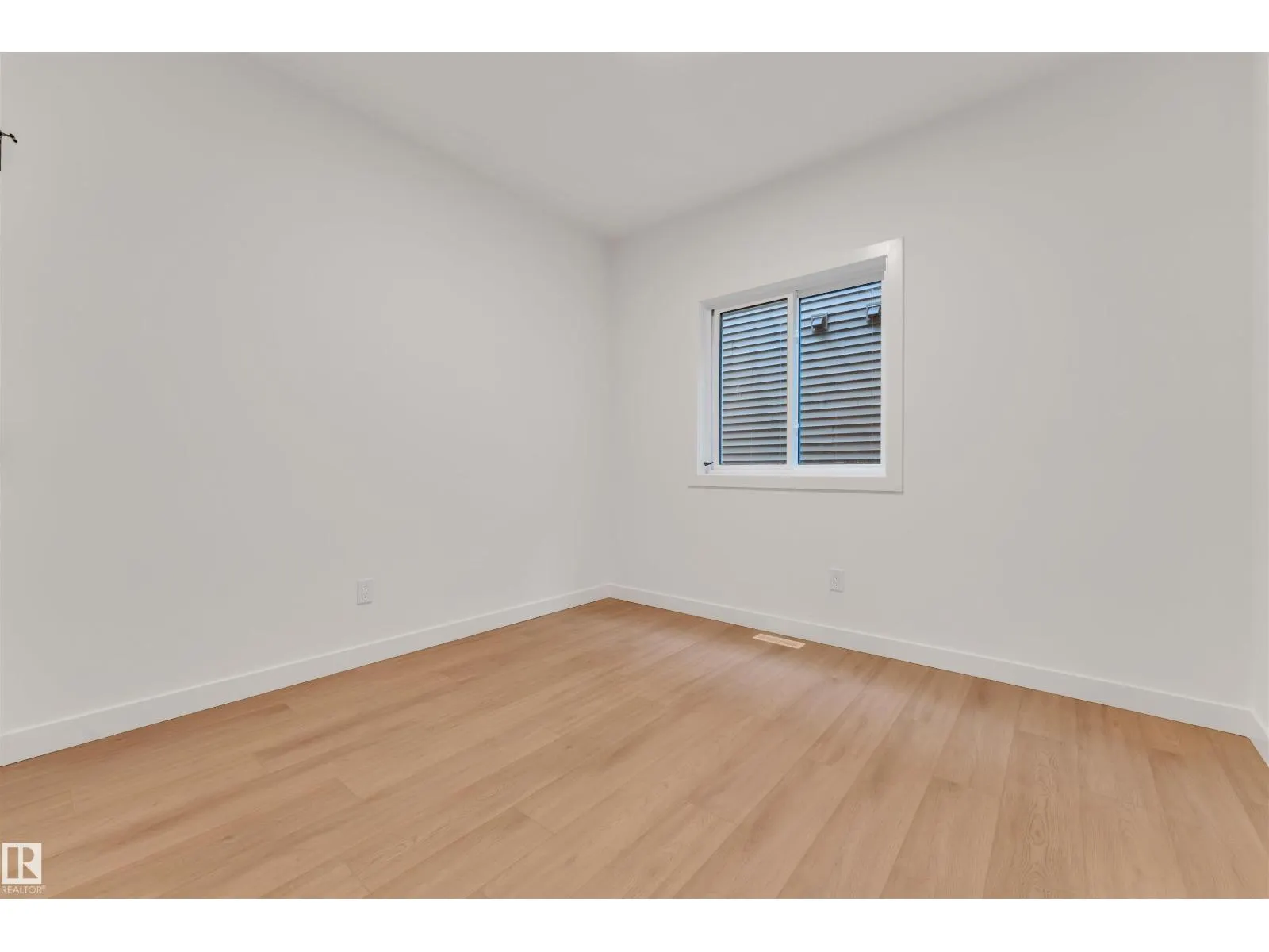 27 ELDRIDGE PT