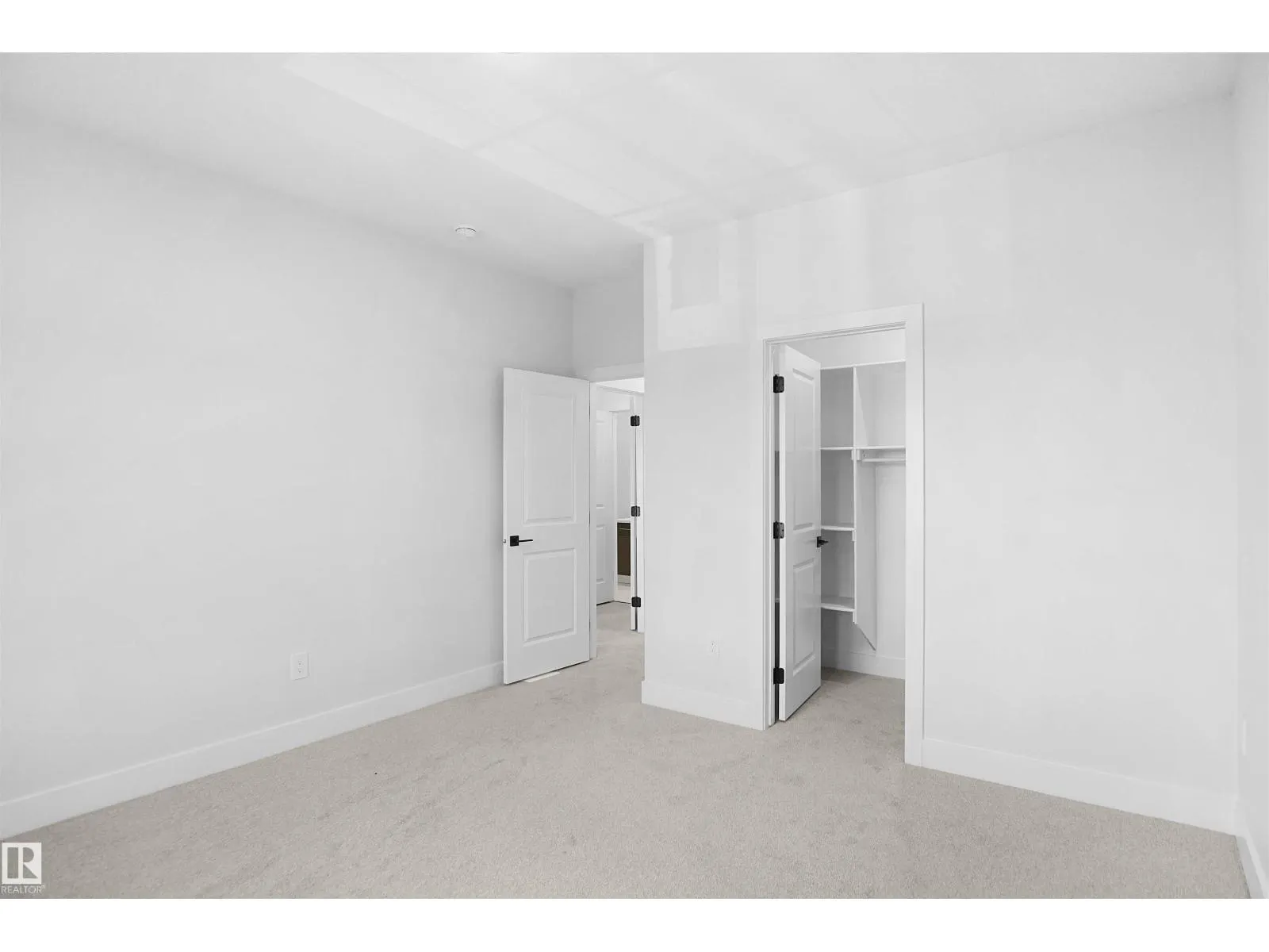 6224 29 AVE SW SW