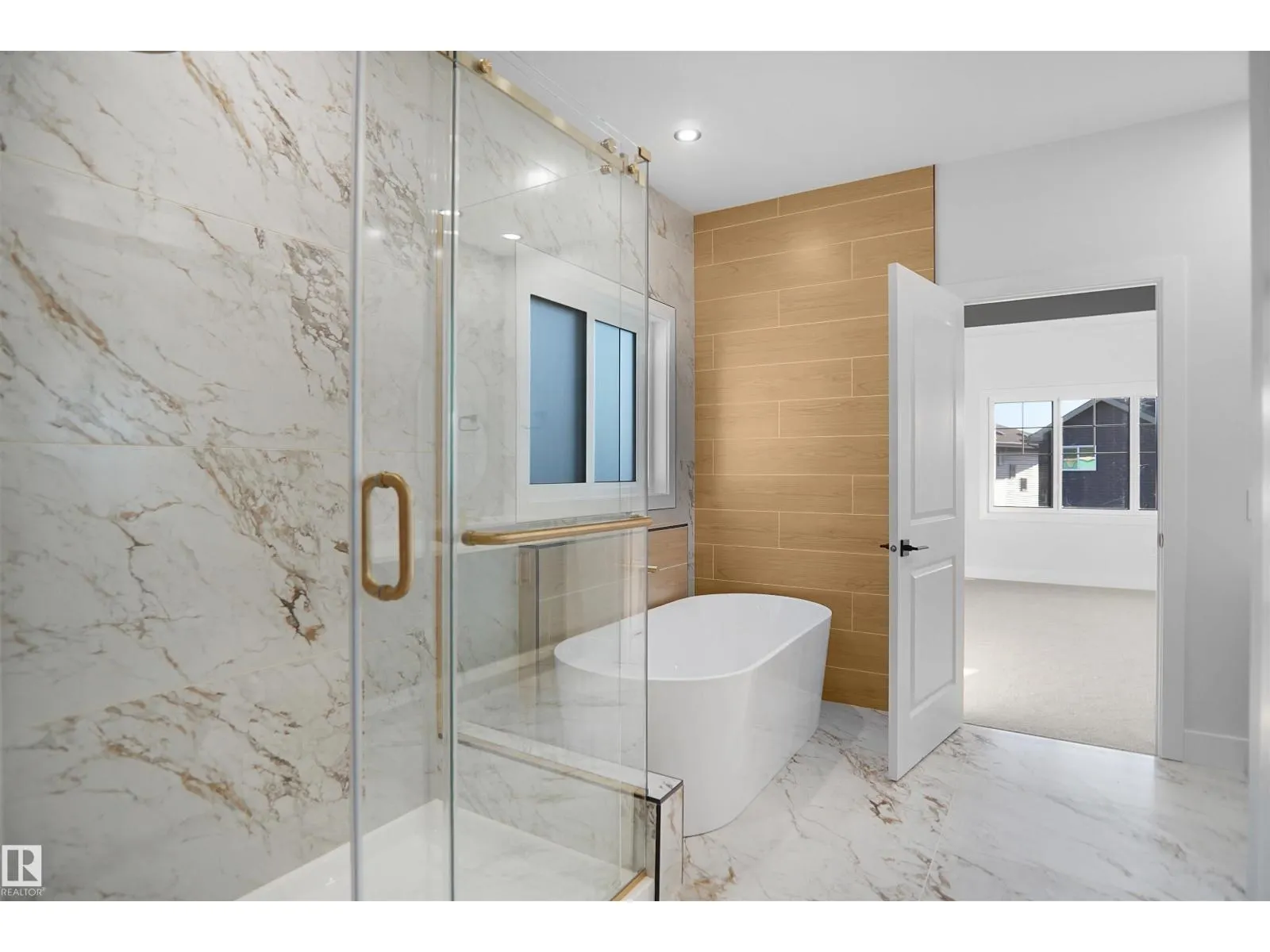 6224 29 AVE SW SW