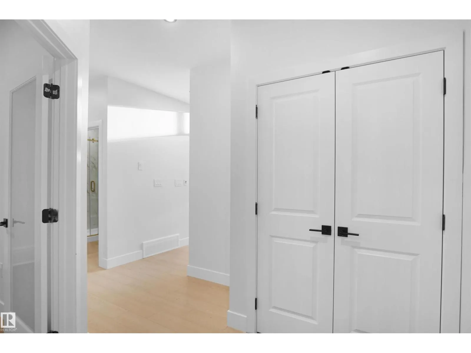 6224 29 AVE SW SW