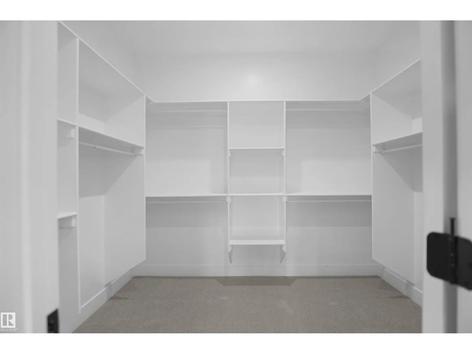 6224 29 AVE SW SW