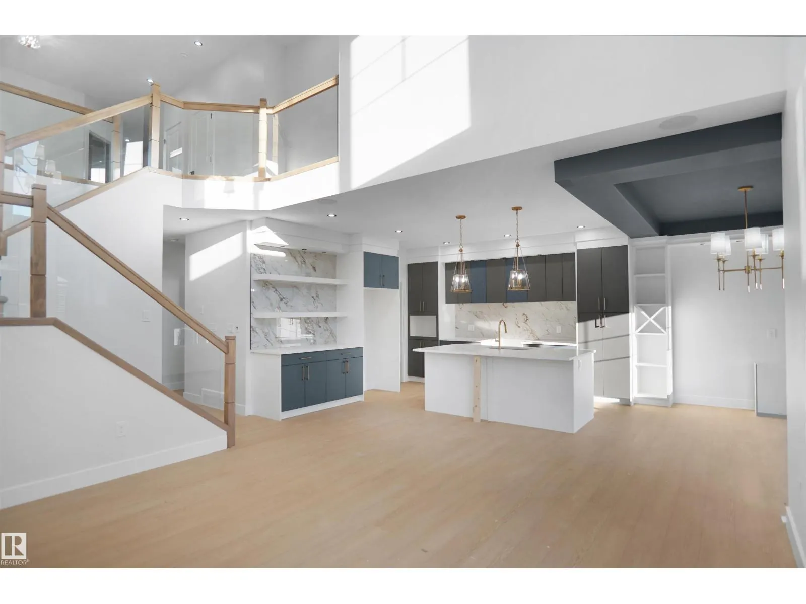 6224 29 AVE SW SW