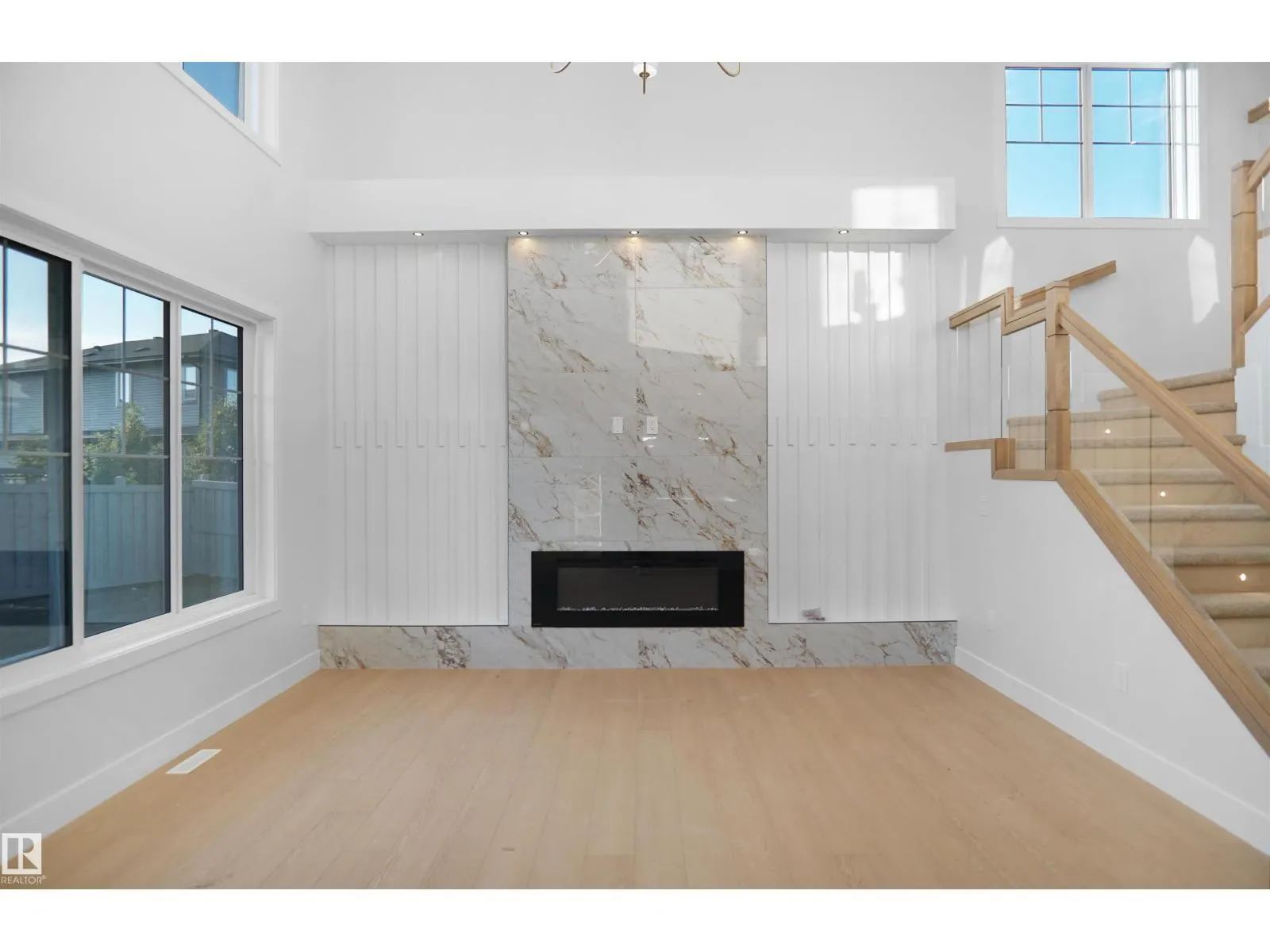 6224 29 AVE SW SW