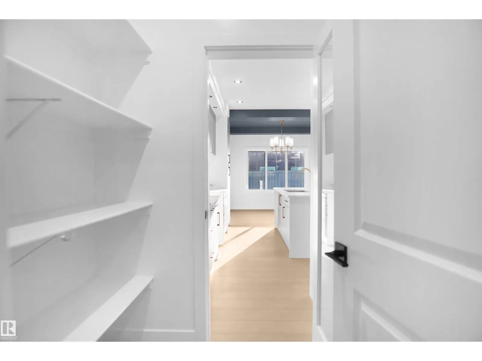 6224 29 AVE SW SW