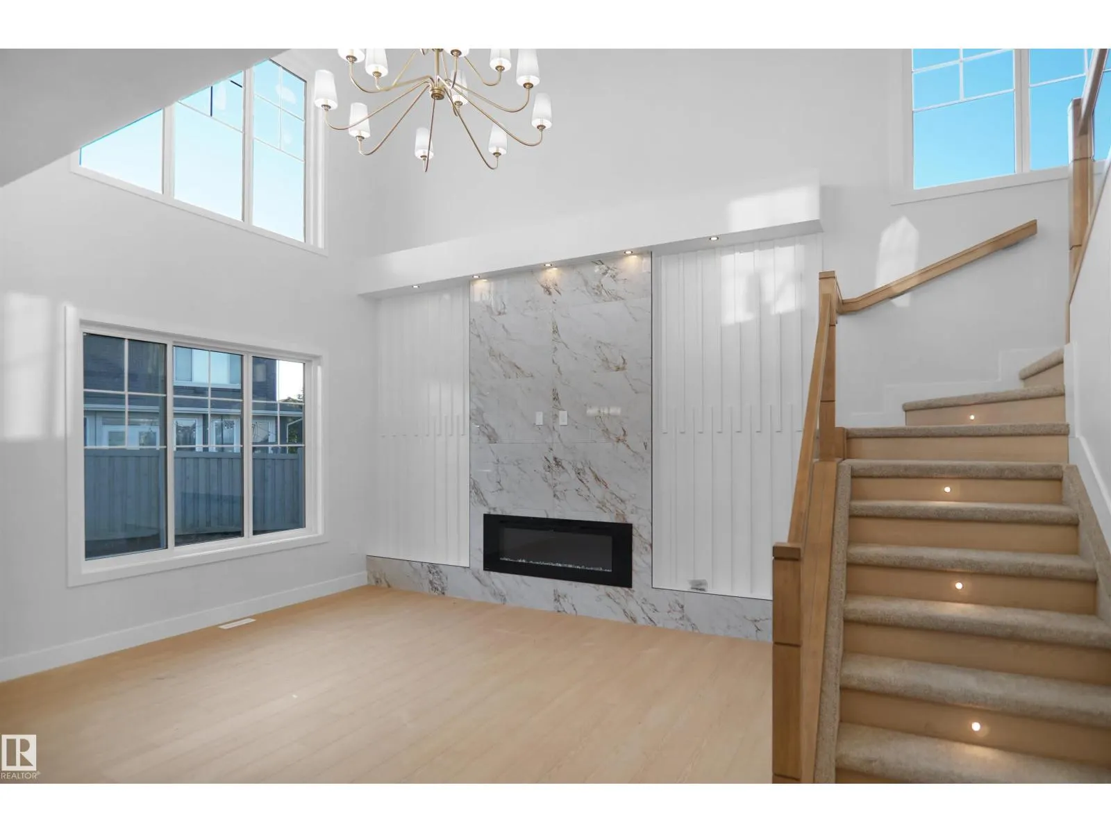 6224 29 AVE SW SW