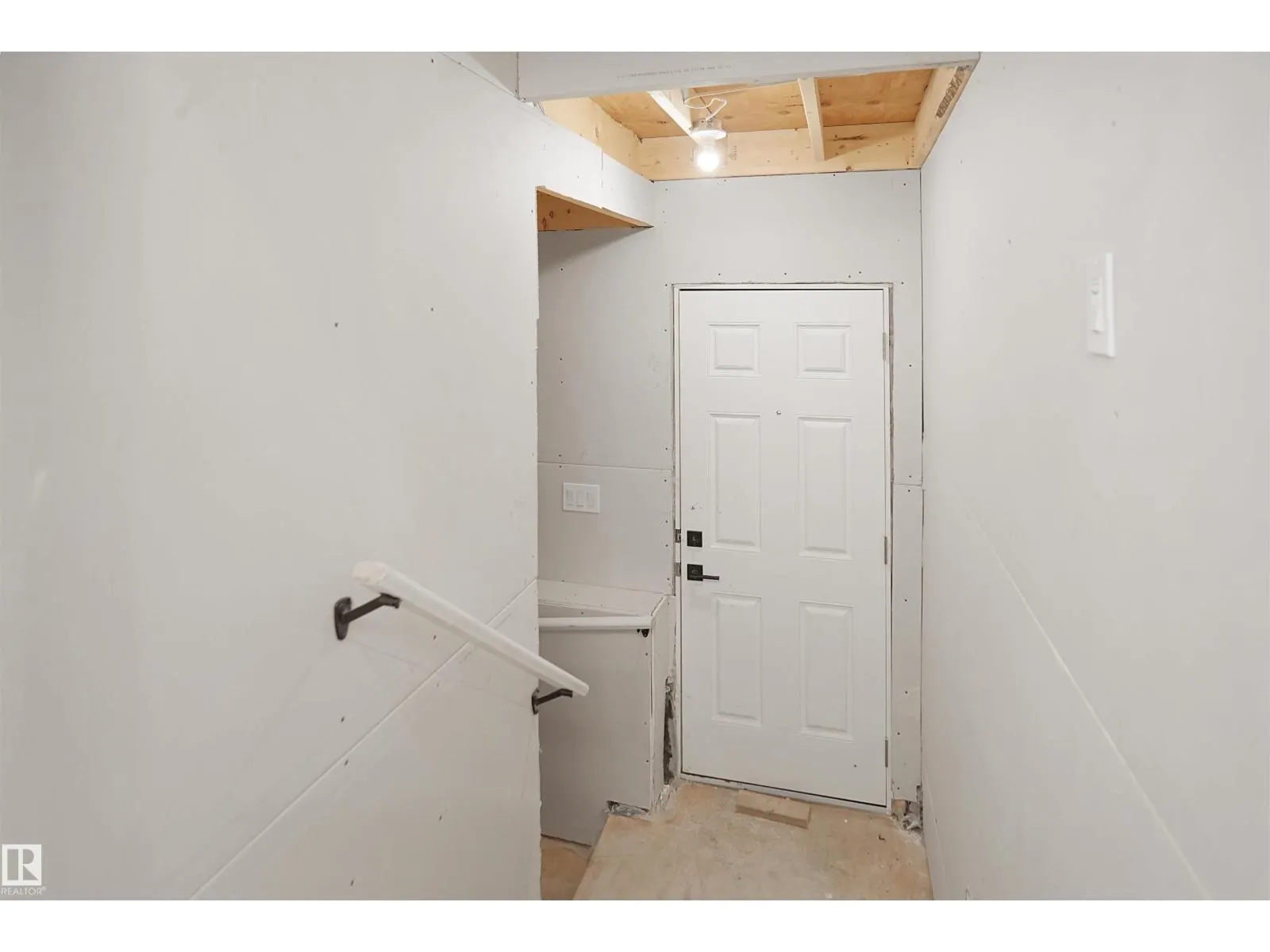 6224 29 AVE SW SW