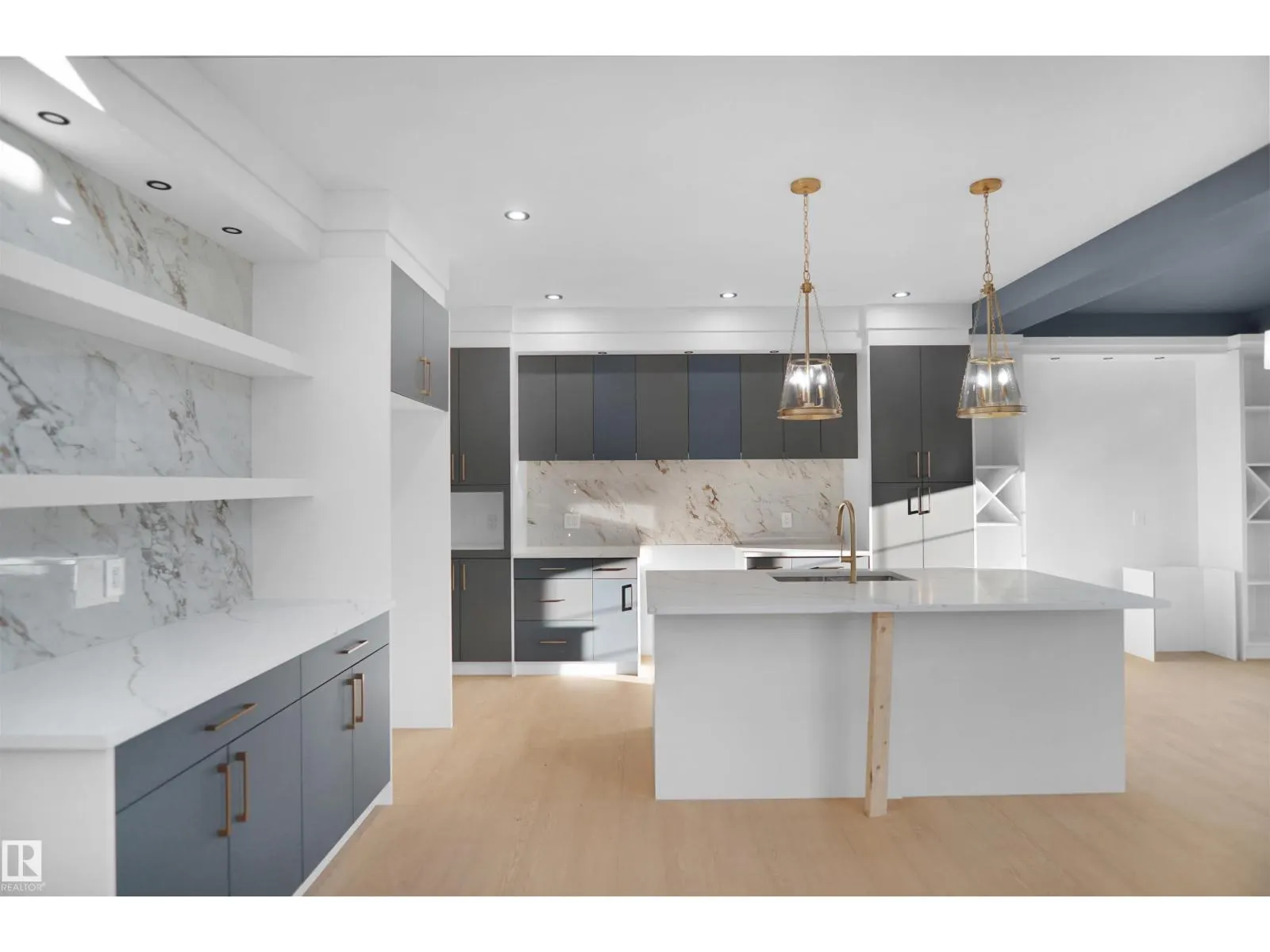 6224 29 AVE SW SW