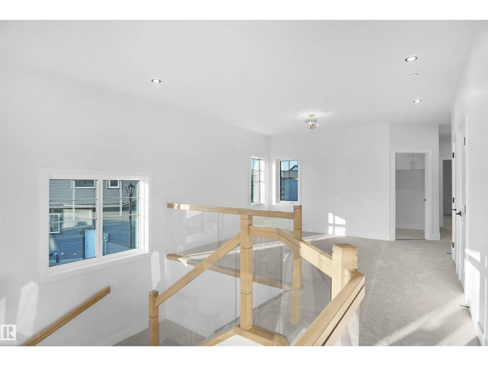 6224 29 AVE SW SW