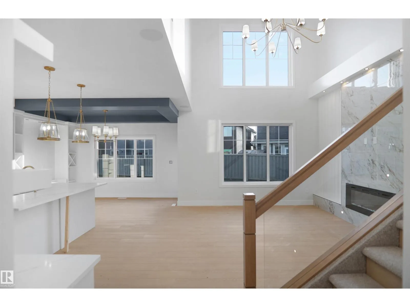 6224 29 AVE SW SW