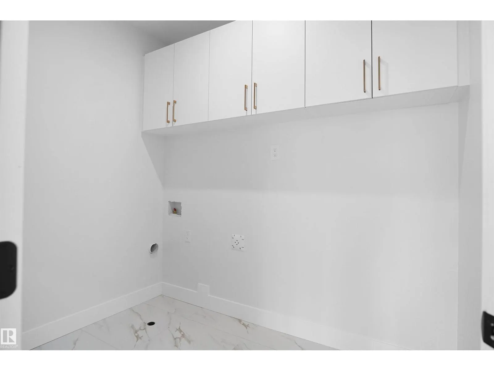 6224 29 AVE SW SW